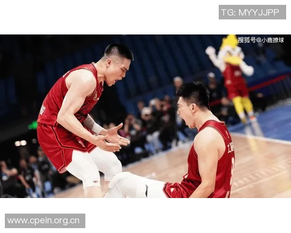 马祖拉称赞沃尔什在防守与进攻中多样贡献展现出色拼劲