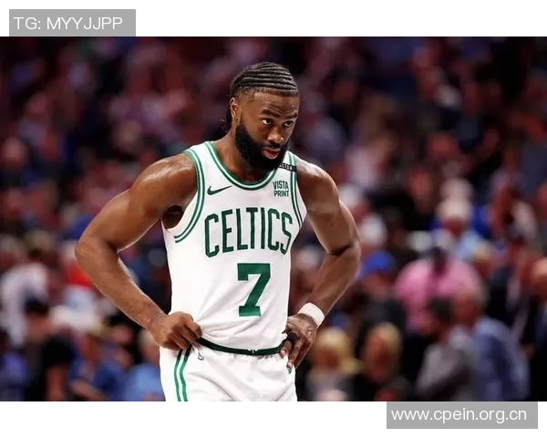 杰伦布朗首节火力全开独得16分但球队仍落后11分苦苦追赶